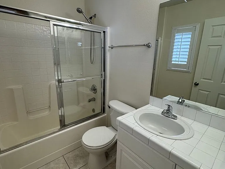 3231 Royal Oaks Dr — Photo 8