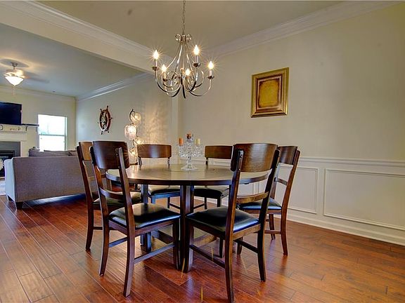 3rd image of 815 Donington Cir