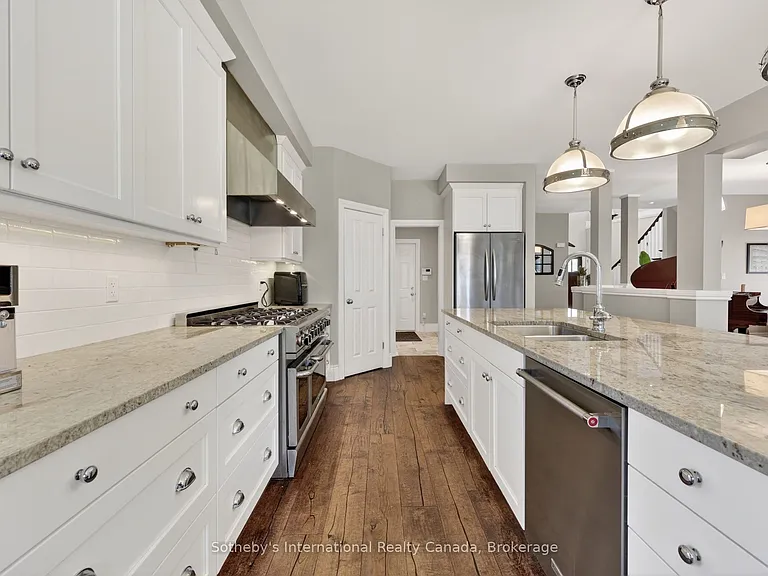 36 Kayla Cres — Photo 11