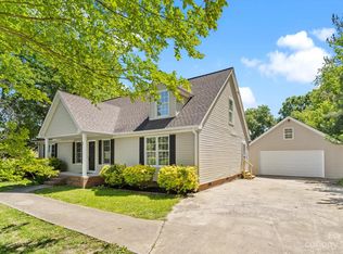 1838 Maple Ln, Lincolnton, NC 28092