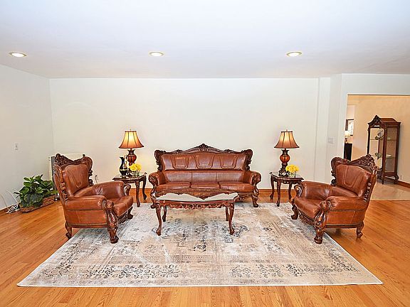 5th image of 227 Starlane Dr