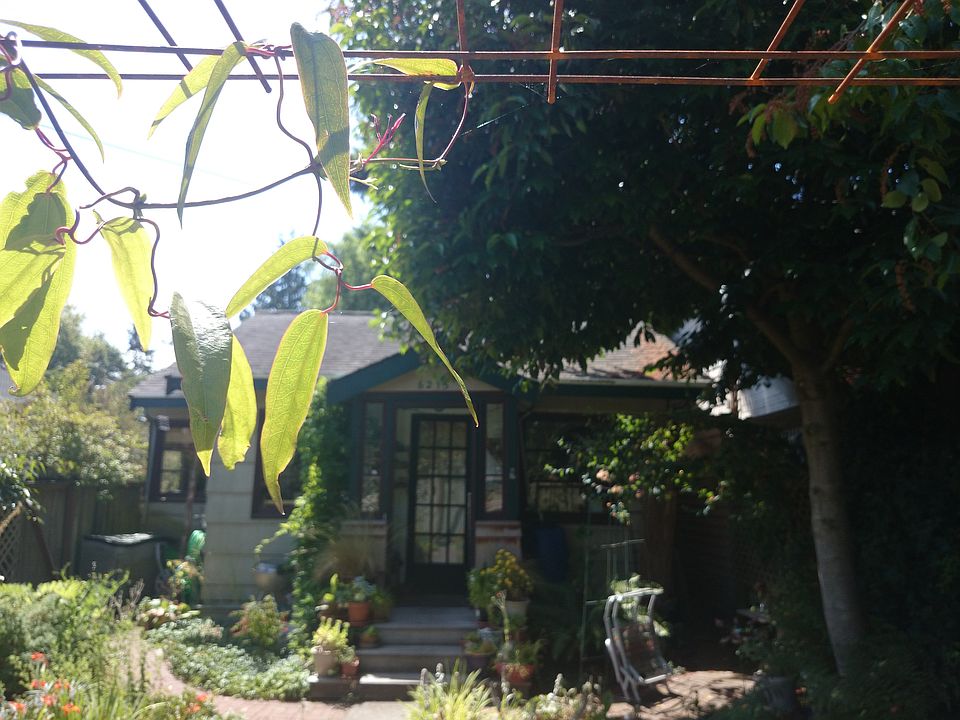 2nd image of 6215 SW Admiral Way