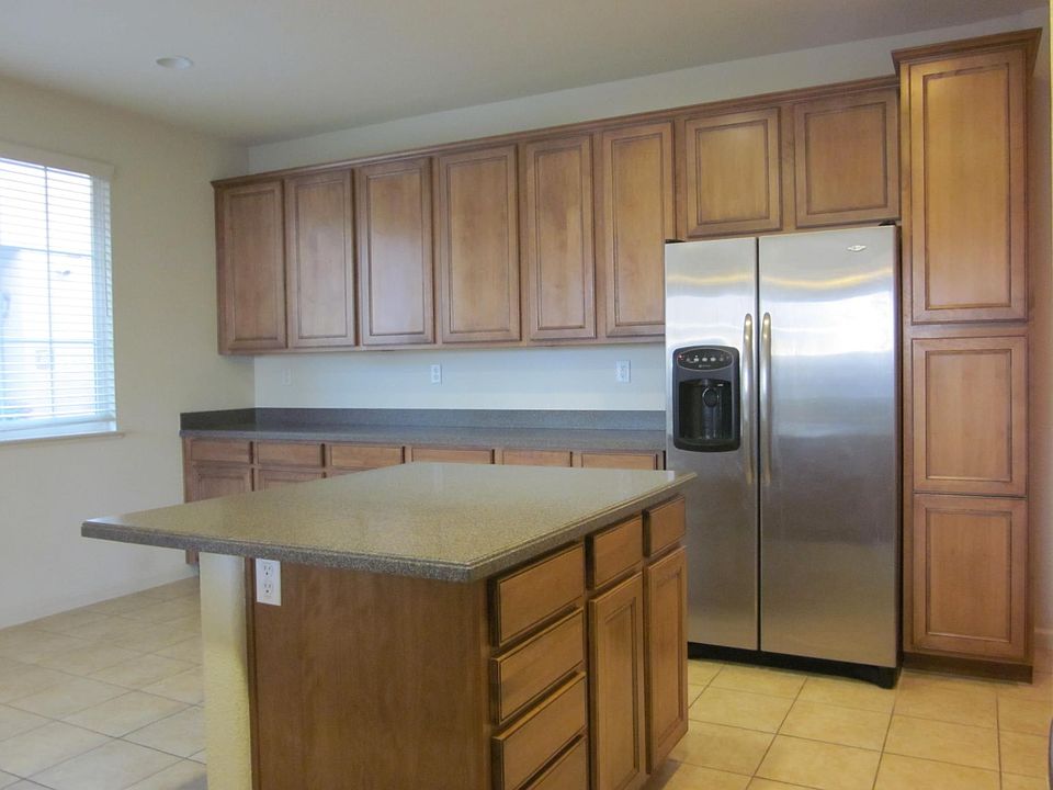 1st image of 402 Luella Ln