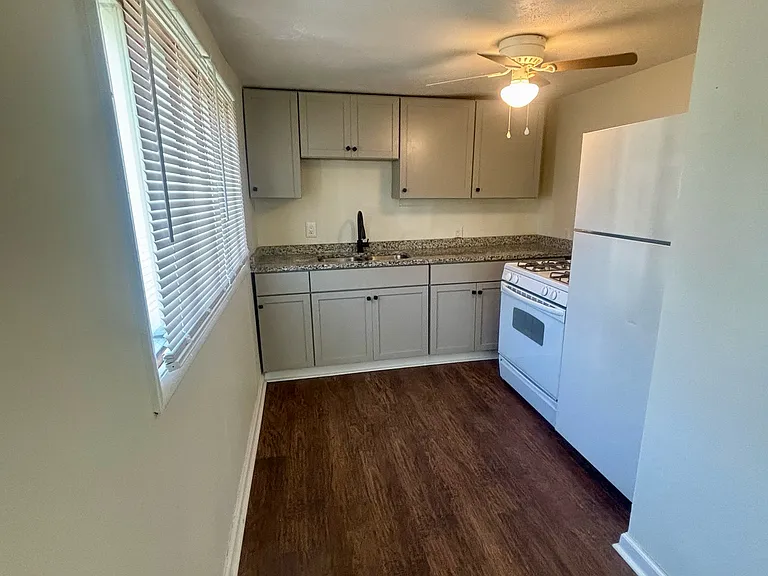 3633 Kahlert Ave — Photo 5