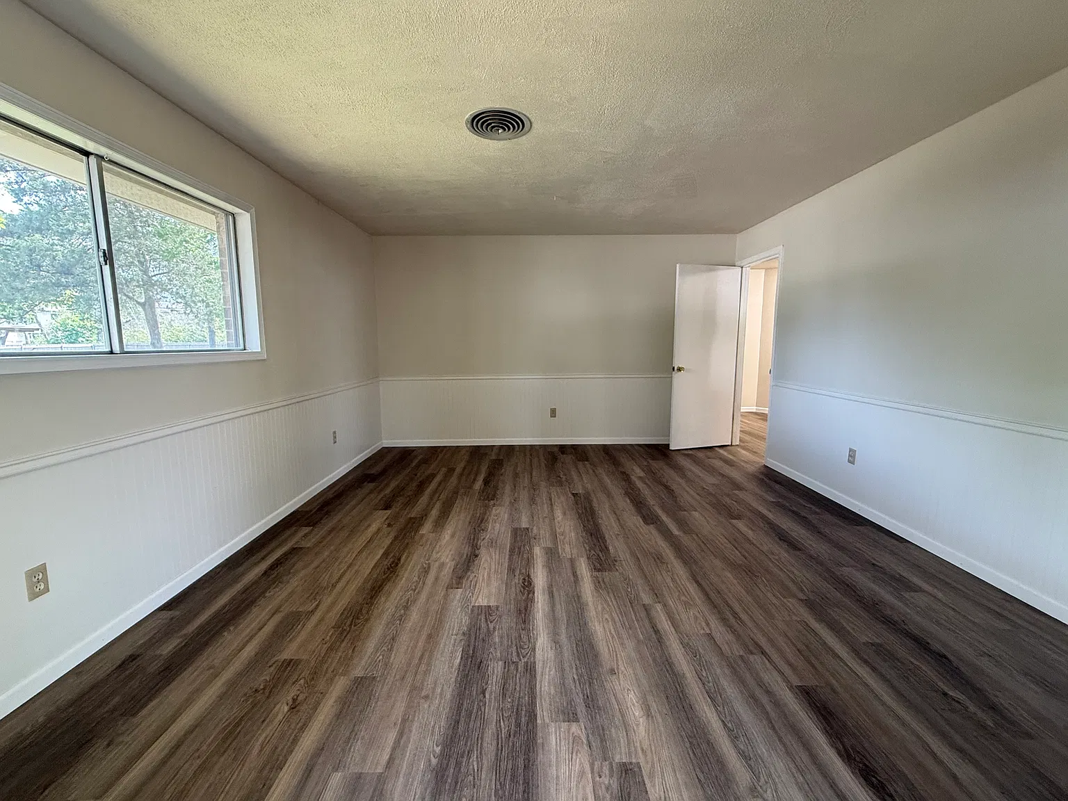 3 bed, 1266 sqft, $2,600 — Photo 2