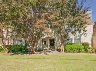 804 Chateau Valee Cir, Bedford, TX 76022