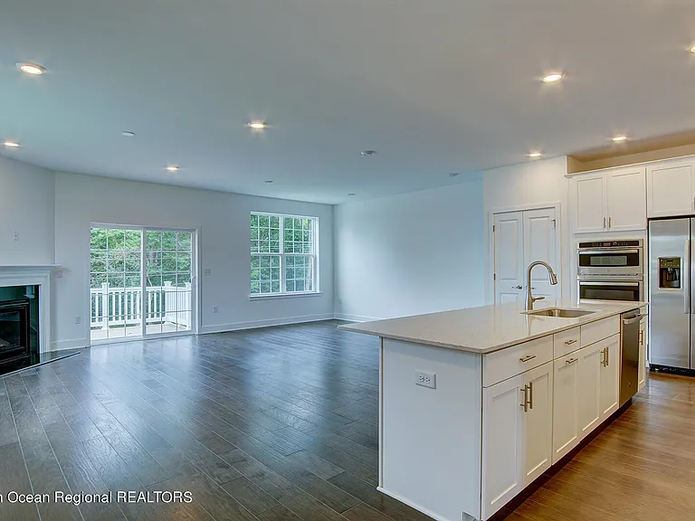 101 Pilot St — Photo 2