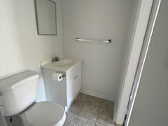 5th image of 24712 Cloverlawn Ave
