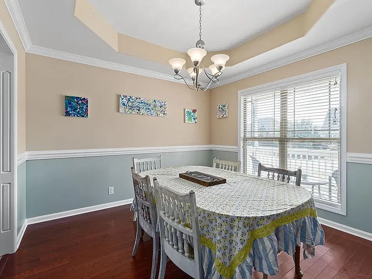 2231 Fairfax Dr — Photo 29