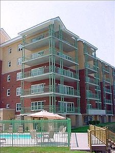 3rd image of 815 Wells St Unit 303