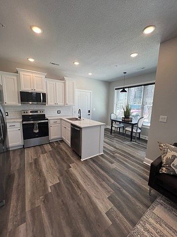 1st image of 1501 S State Fair Blvd #2B-2Ba-937Sqft