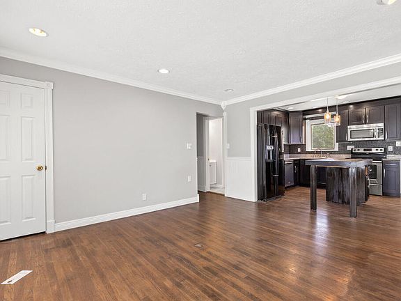 5th image of 611 Nakomi Dr
