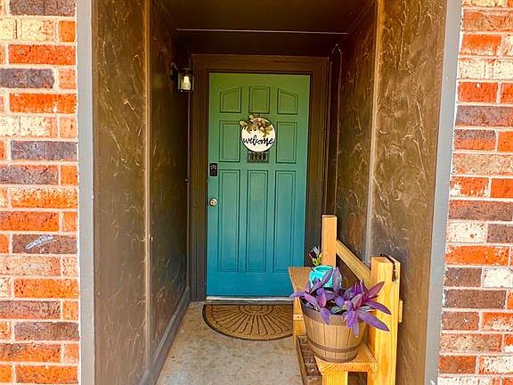 3rd image of 723 W Forest Dr