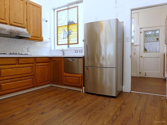 3rd image of 233 Vicksburg St