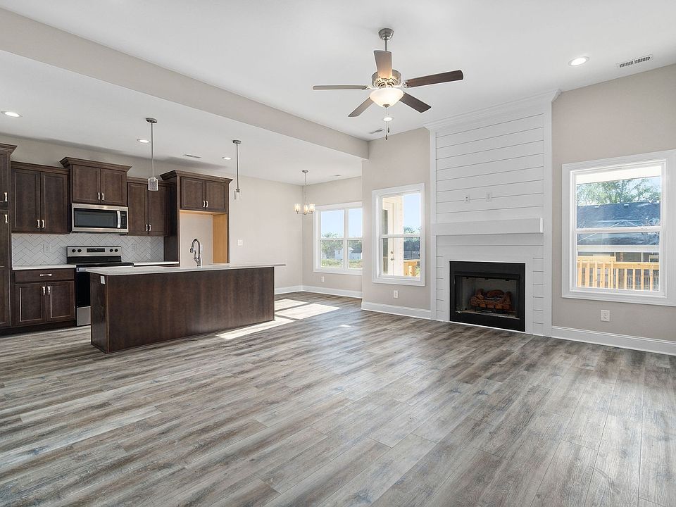 1st image of 47 Camelot Dr