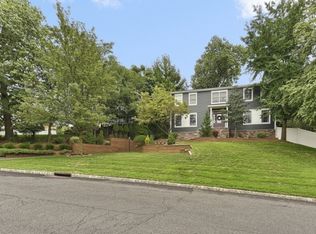 8 Mountain Lakes Rd, Oakland, NJ 07436