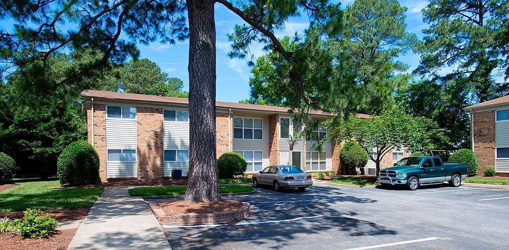 Hodges Manor Apartments — Photo 3