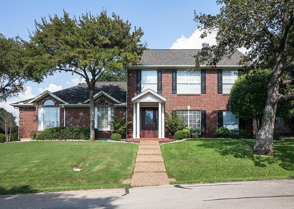 1st image of 413 Moran Dr