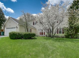 290 Tanglewood Dr, Gurnee, IL 60031