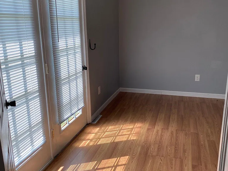 738 Holly Rd — Photo 5