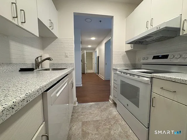 2 bed, 1.0 bath, 870 sqft, $2,875 — Photo 2