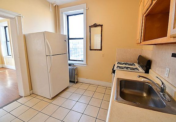 5th image of 777 Franklin Ave APT 2