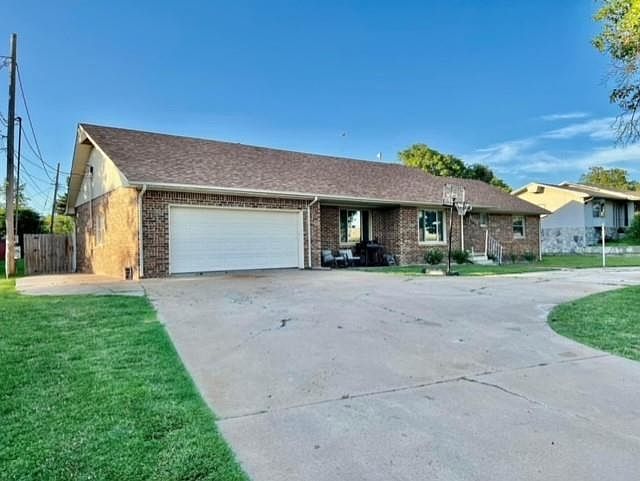 1st image of 1121 Shady Ln
