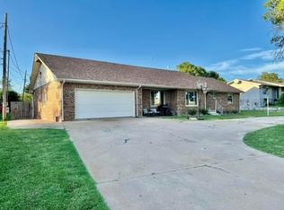 1121 Shady Ln, Wellington, KS 67152
