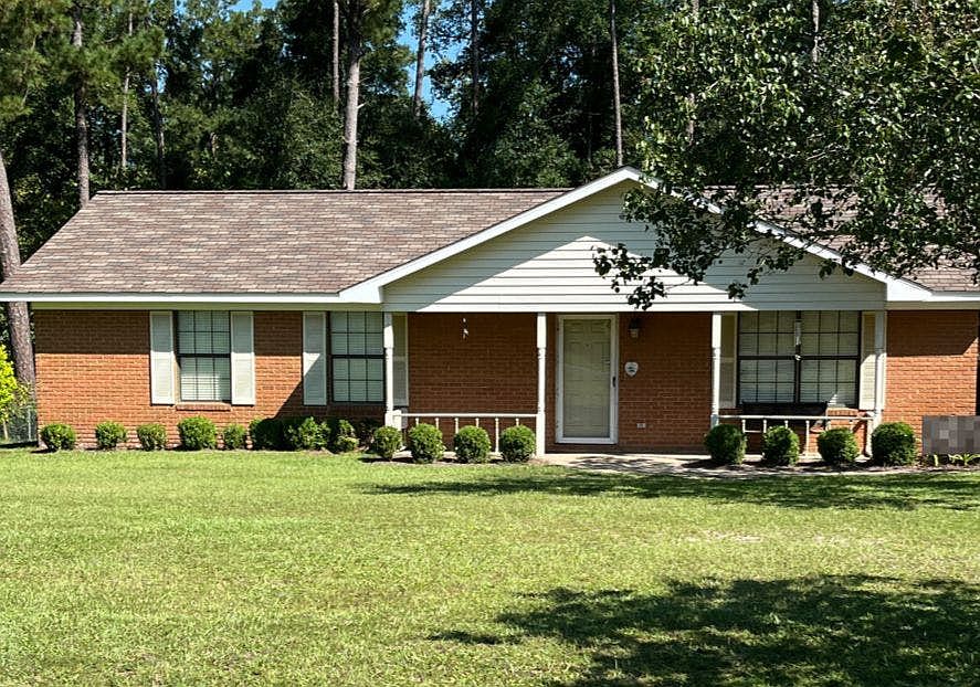1st image of 1613 Forest Ln