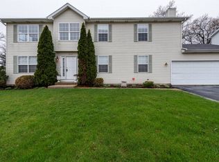 2717 Alan Ct, Waukegan, IL 60085