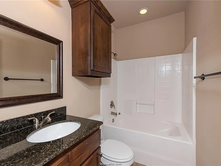 4001 Golden Eagle Dr #B — Photo 6
