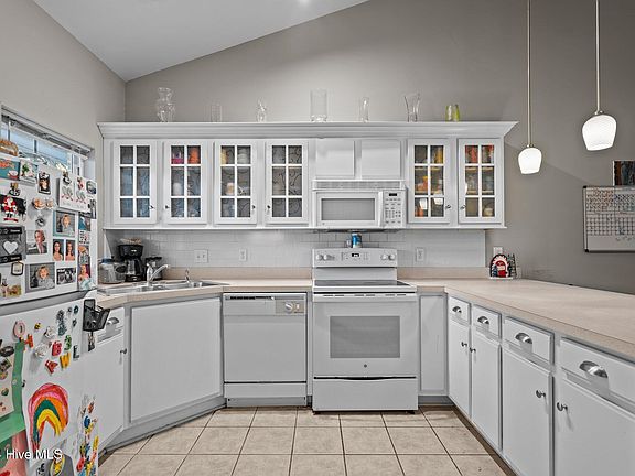 3rd image of 224 Hibiscus Way