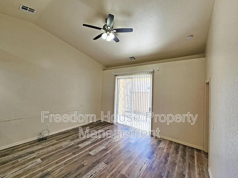1041 Marne Ct #4 — Photo 16