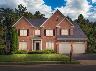 3700 Stonewall Manor Dr, Triangle, VA 22172