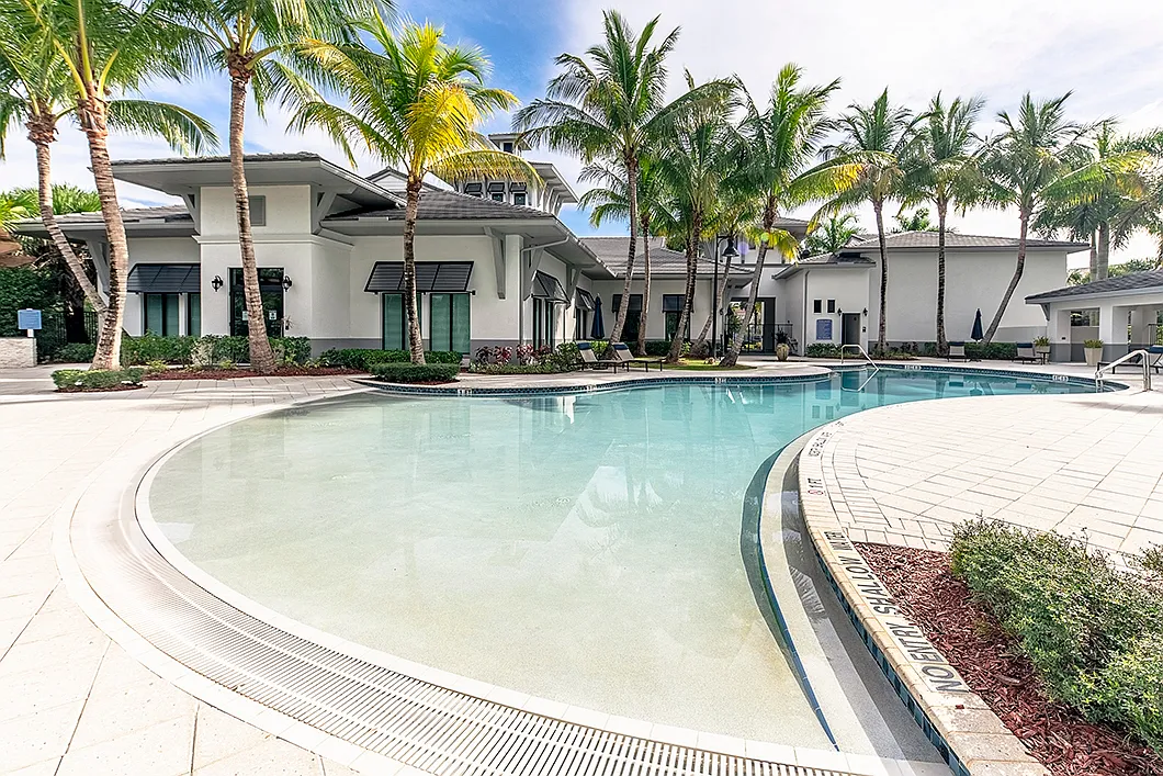The Hamptons at Palm Beach Gardens Apartments — Photo 3