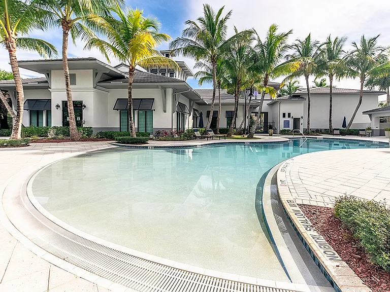 The Hamptons at Palm Beach Gardens Apartments — Photo 3