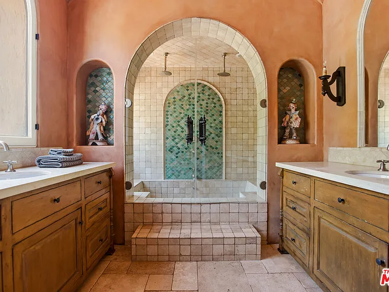 1407 N Beverly Dr — Photo 38
