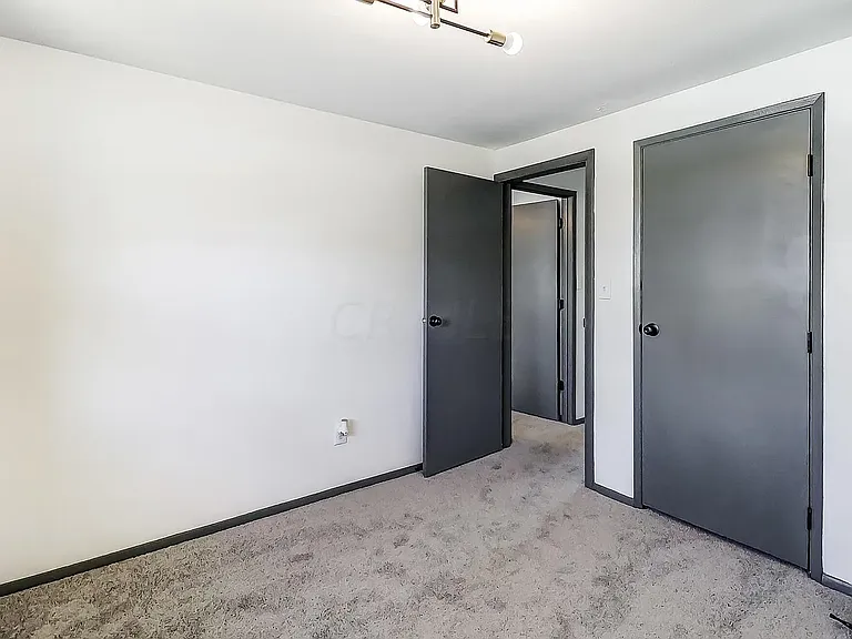 3505 Penfield Rd — Photo 2