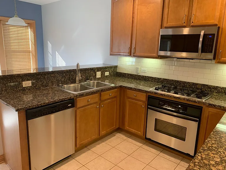 101 Pointe Dr #102 — Photo 22