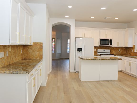 5th image of 14226 W Fairmount Ave