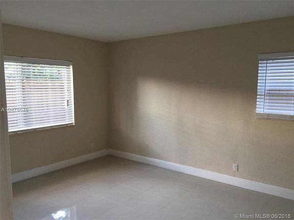 4th image of 204 NE 10th Ave #A