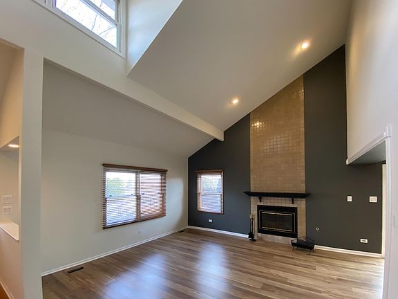 3rd image of 15747 Chesterfield Ln