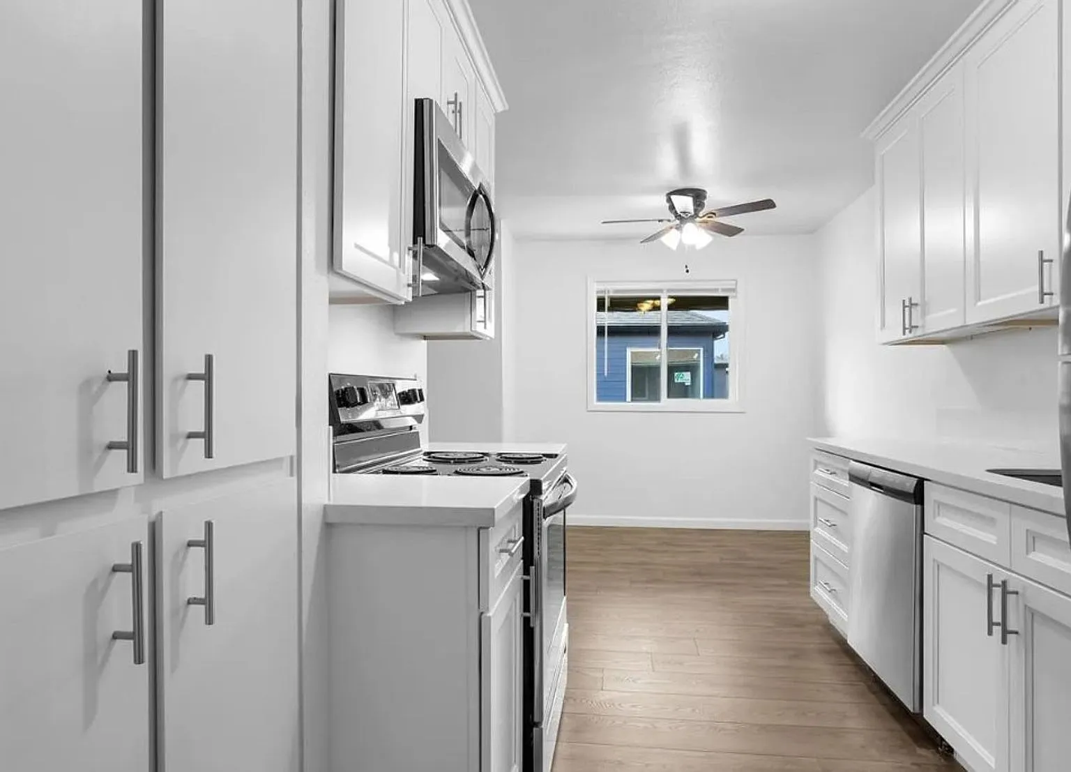 Sheri Hill Apartments - Raleigh Hills with Portland Conveniences — Photo 1