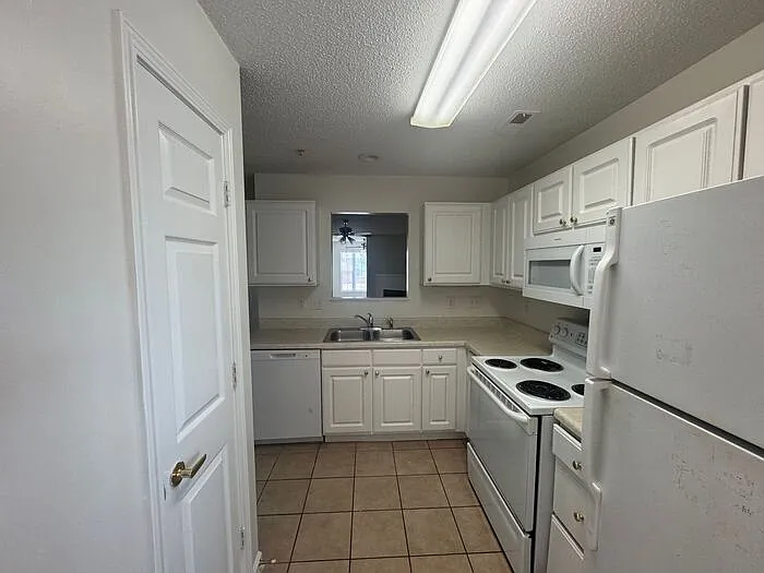 2411 Vancastle Way — Photo 7