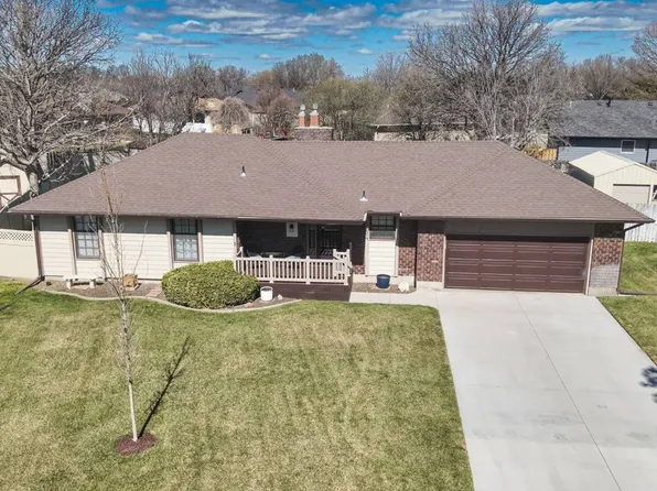 5224 Quail Creek Dr, Great Bend, KS 67530