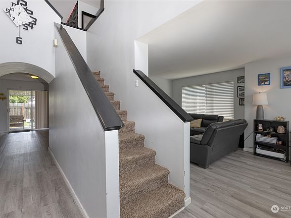 3rd image of 406 Orting Avenue NW