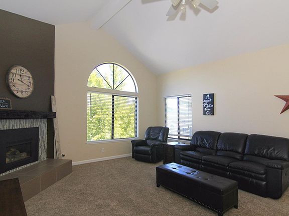 5th image of 20 Carriage Ln