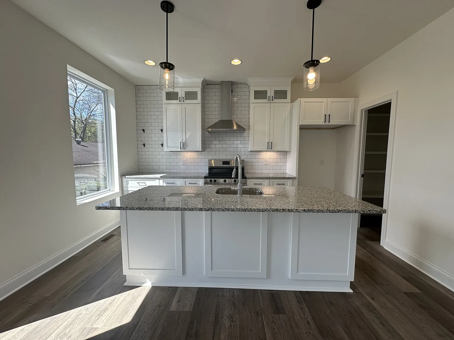 3 bed, 3.5 bath, 1614 sqft, $2,350 — Photo 2