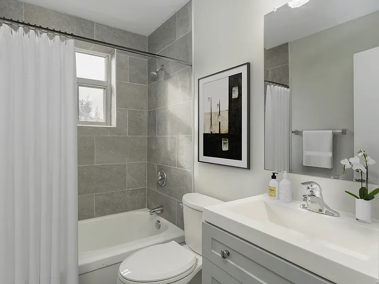 25 Nash Rd N — Photo 5