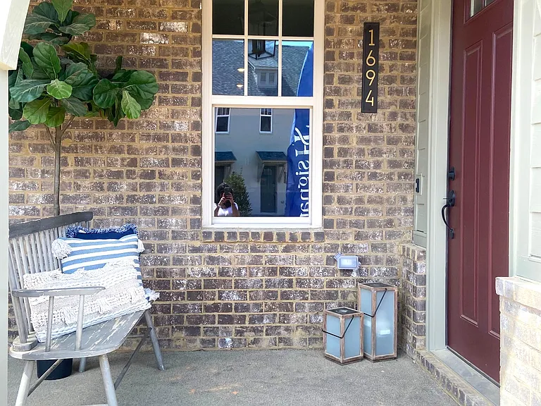 1694 Thatcham Ln — Photo 5